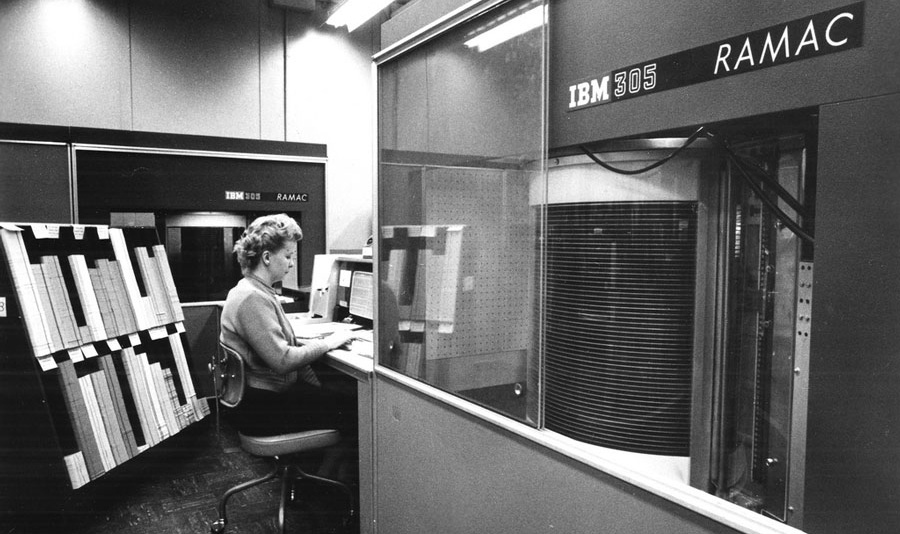حقائق IBM 305 RAMAC