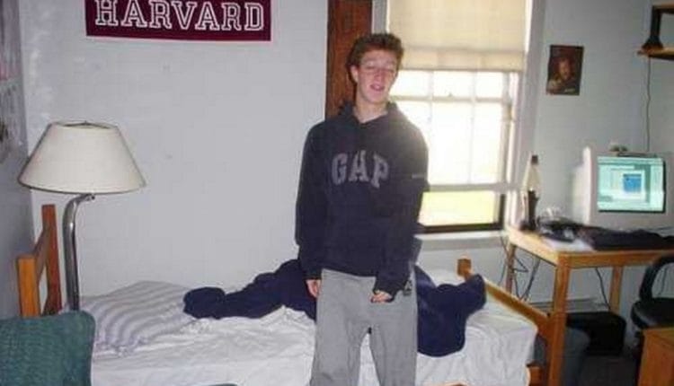 مغادرة مارك جامعة هارفارد