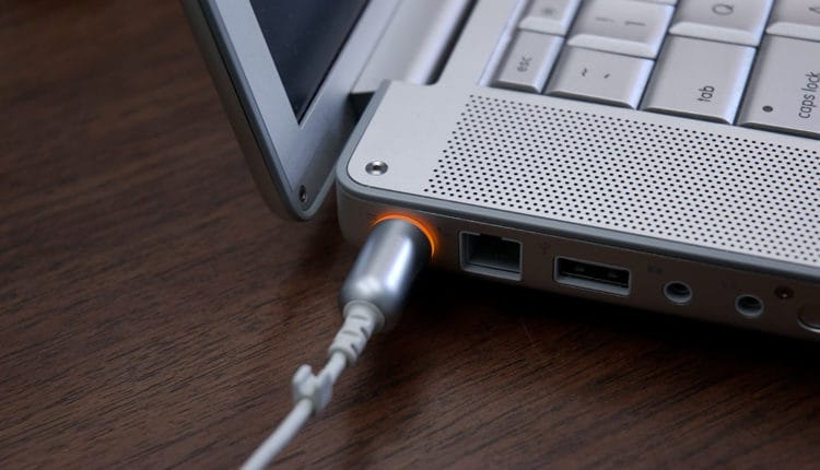 ترك اللابتوب في الشحن