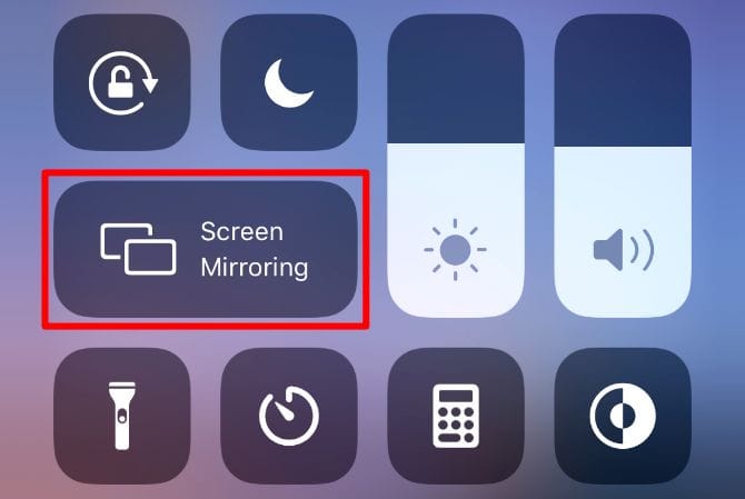 اختيار عكس الشاشة من مركز التحكم في الايفون