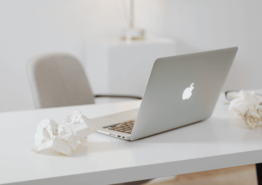 توصية أبل: كيفية تنظيف شاشة الماك بوك بطريقة صحيحة