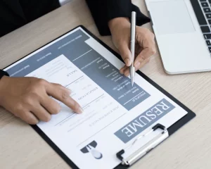 تدقيق السيرة الذاتية