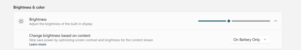 تقليل سطوع الشاشة لإطالة عمر بطارية اللابتوب