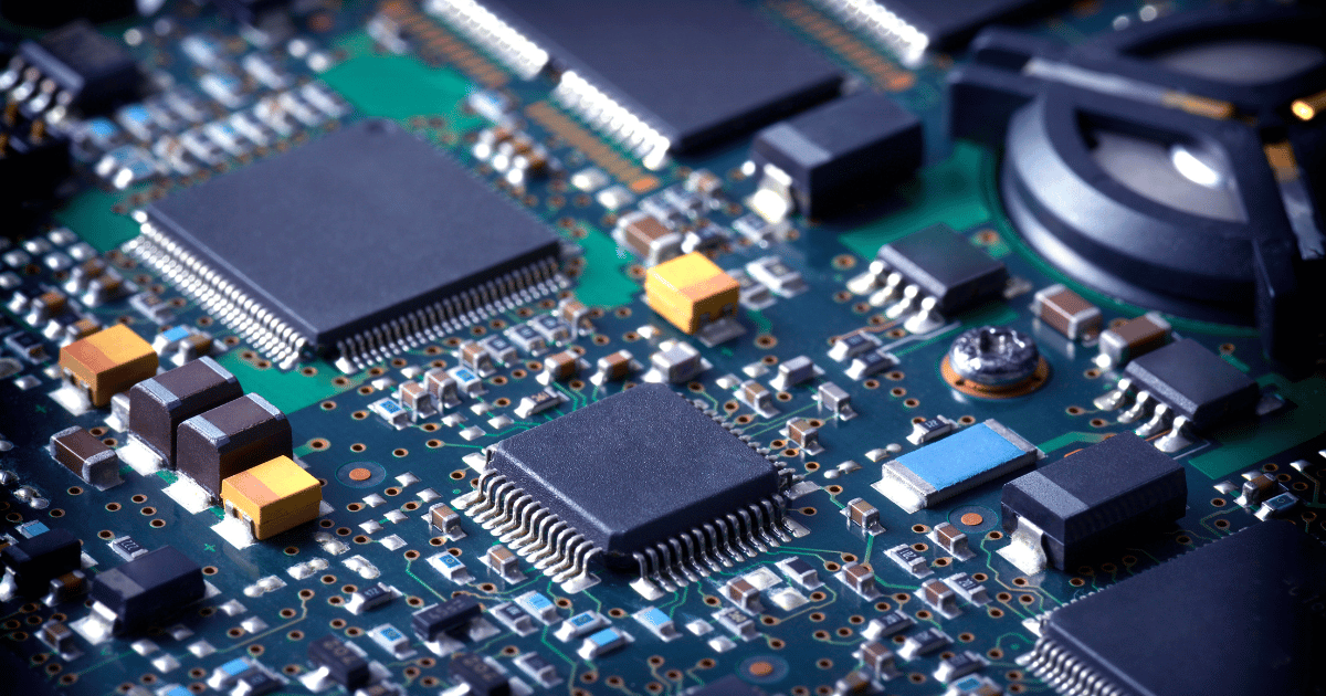 مكونات الكترونية على اللوحة الام