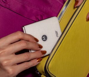 Motorola Razr 2025-PANTONE Lightest Sky